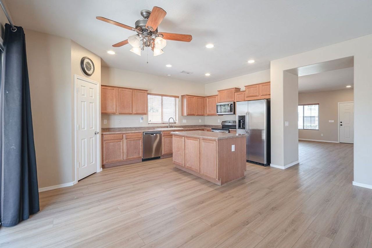 26197 W Potter Dr - Photo 5 of 22