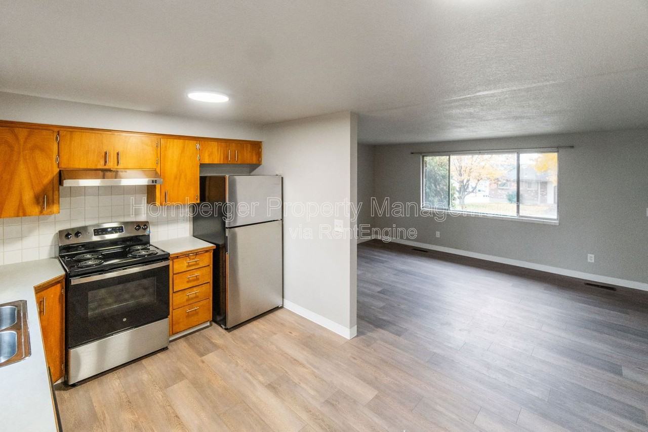 11904 E 10th Ave - Photo 3 of 24