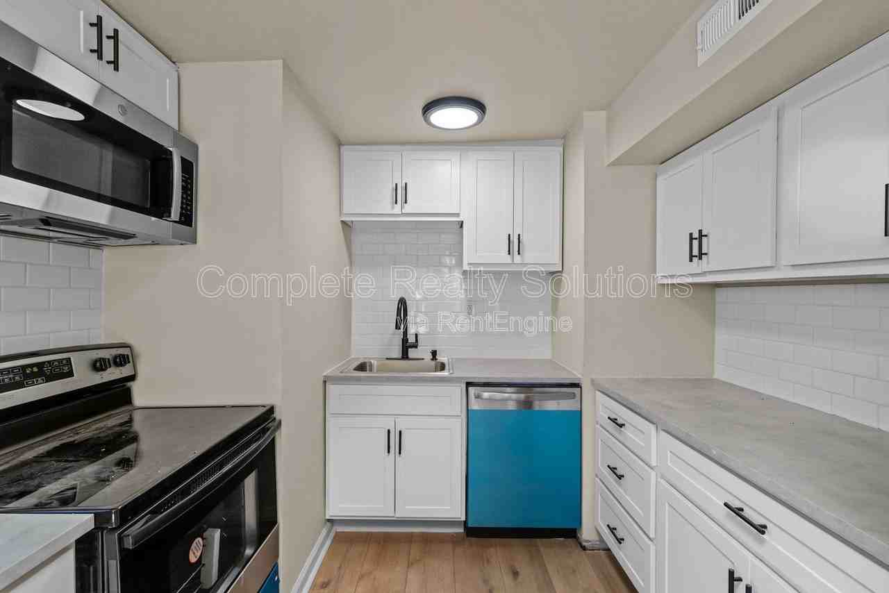 1395 Saint Jean St - Photo 2 of 21