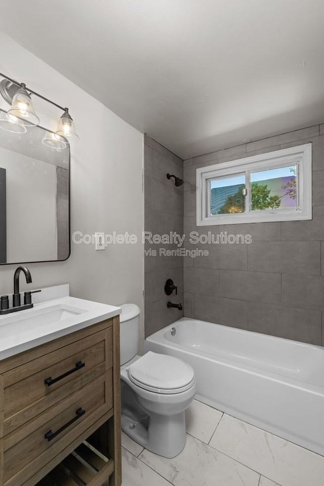 1395 Saint Jean St - Photo 4 of 21