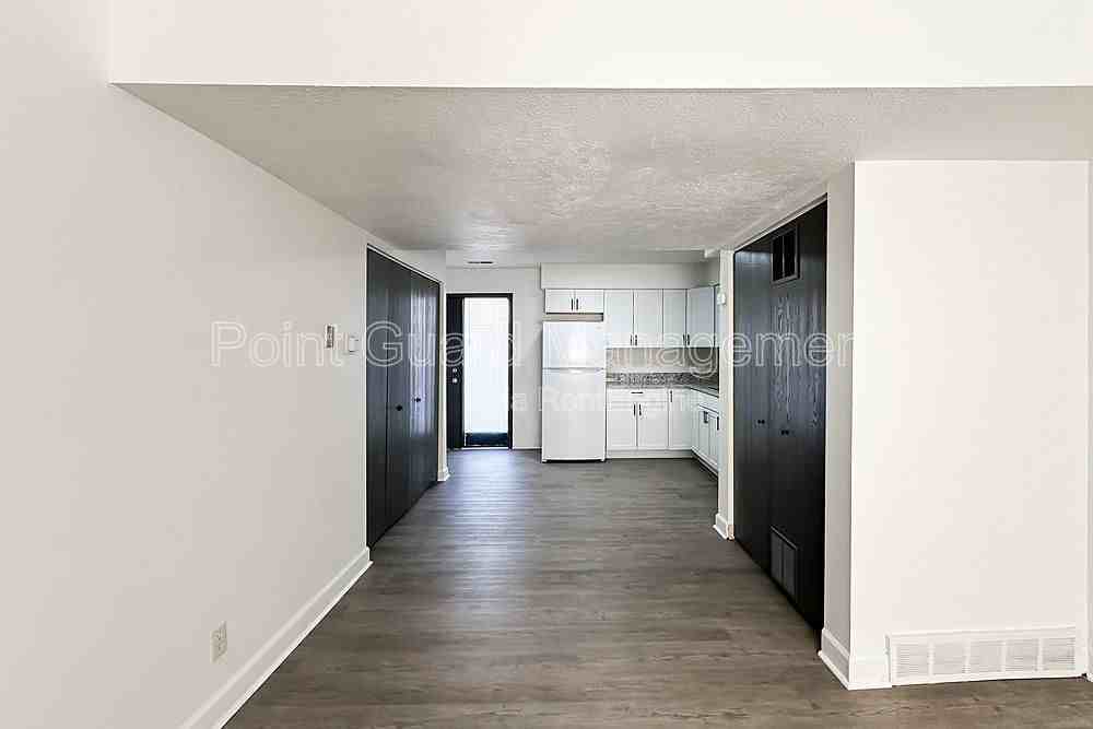 3010 S 68th Ct - Photo 4 of 26