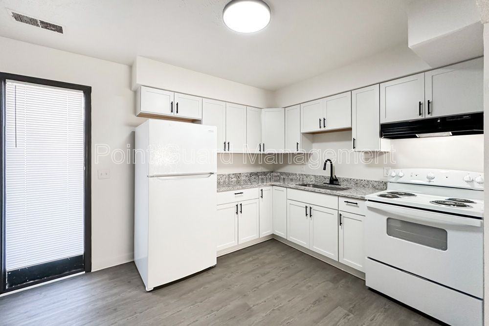 3010 S 68th Ct - Photo 5 of 26