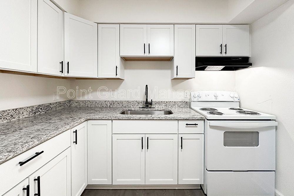 3010 S 68th Ct - Photo 6 of 26