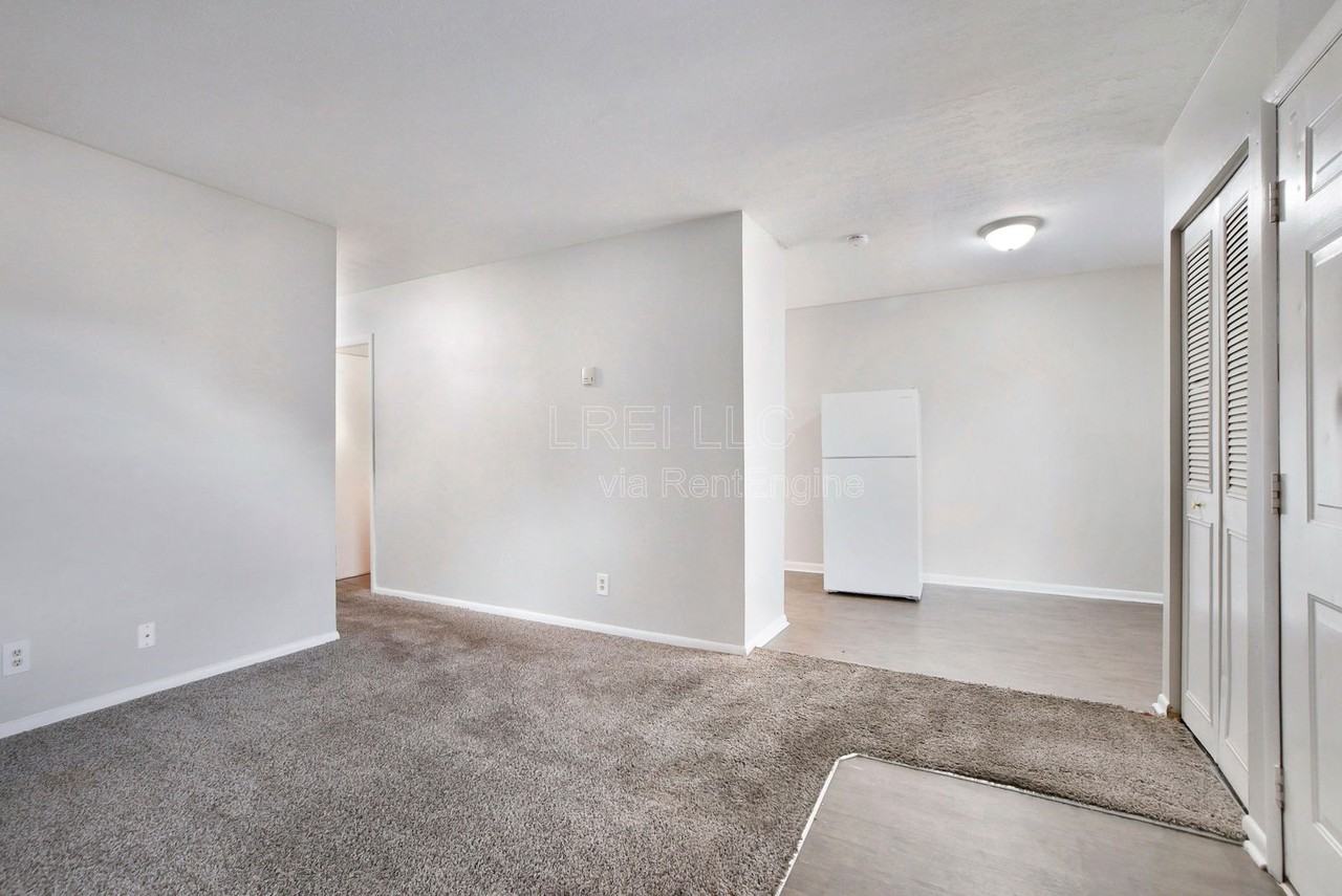 421 Poplar Level Ct #214 - Photo 4 of 11