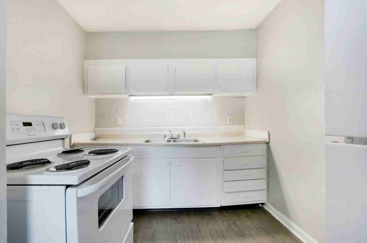 421 Poplar Level Ct #214 - Photo 5 of 11