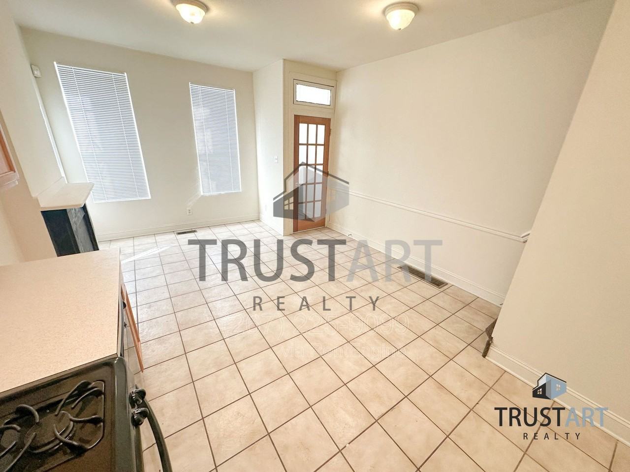 2034 N Cleveland St - Photo 4 of 16