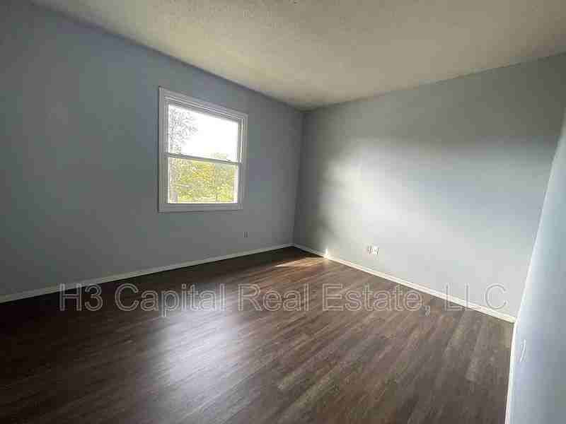 410 George St - Photo 3 of 5