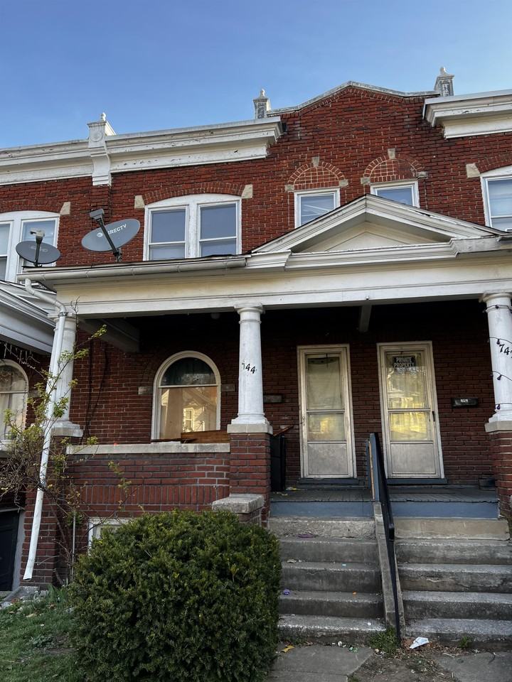 744 W King St