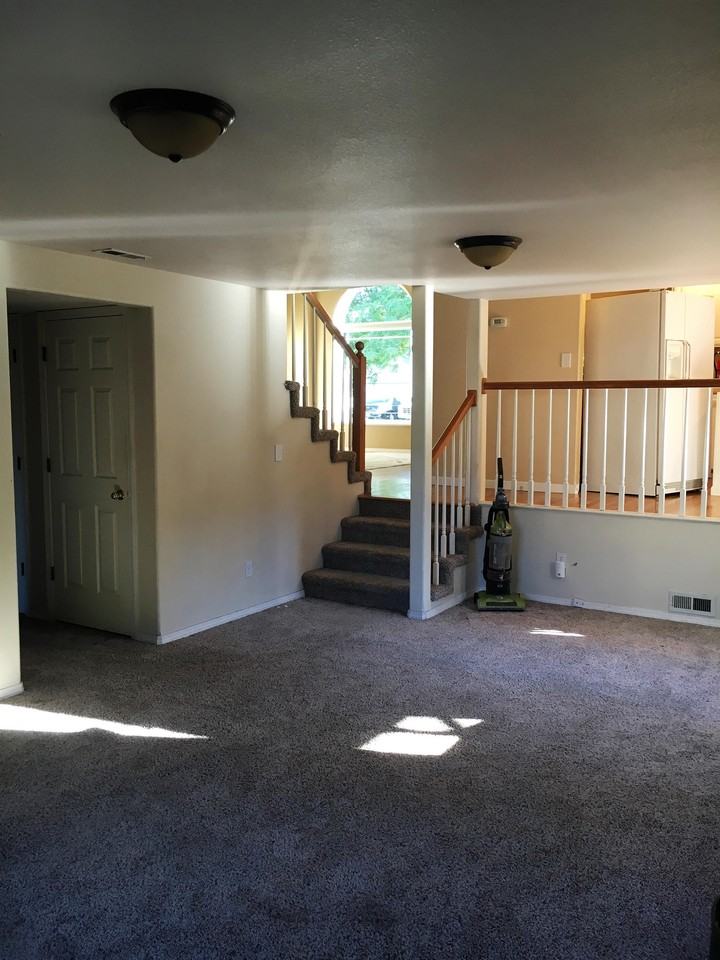 2144 N Fastwater Ave - Photo 2 of 17