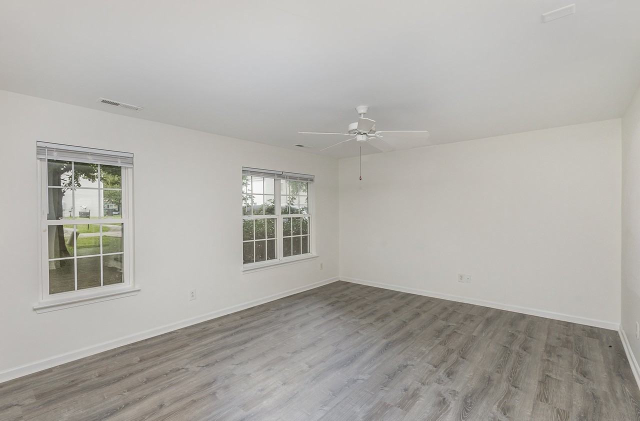 400 Erin Taylor Lane - Photo 3 of 21