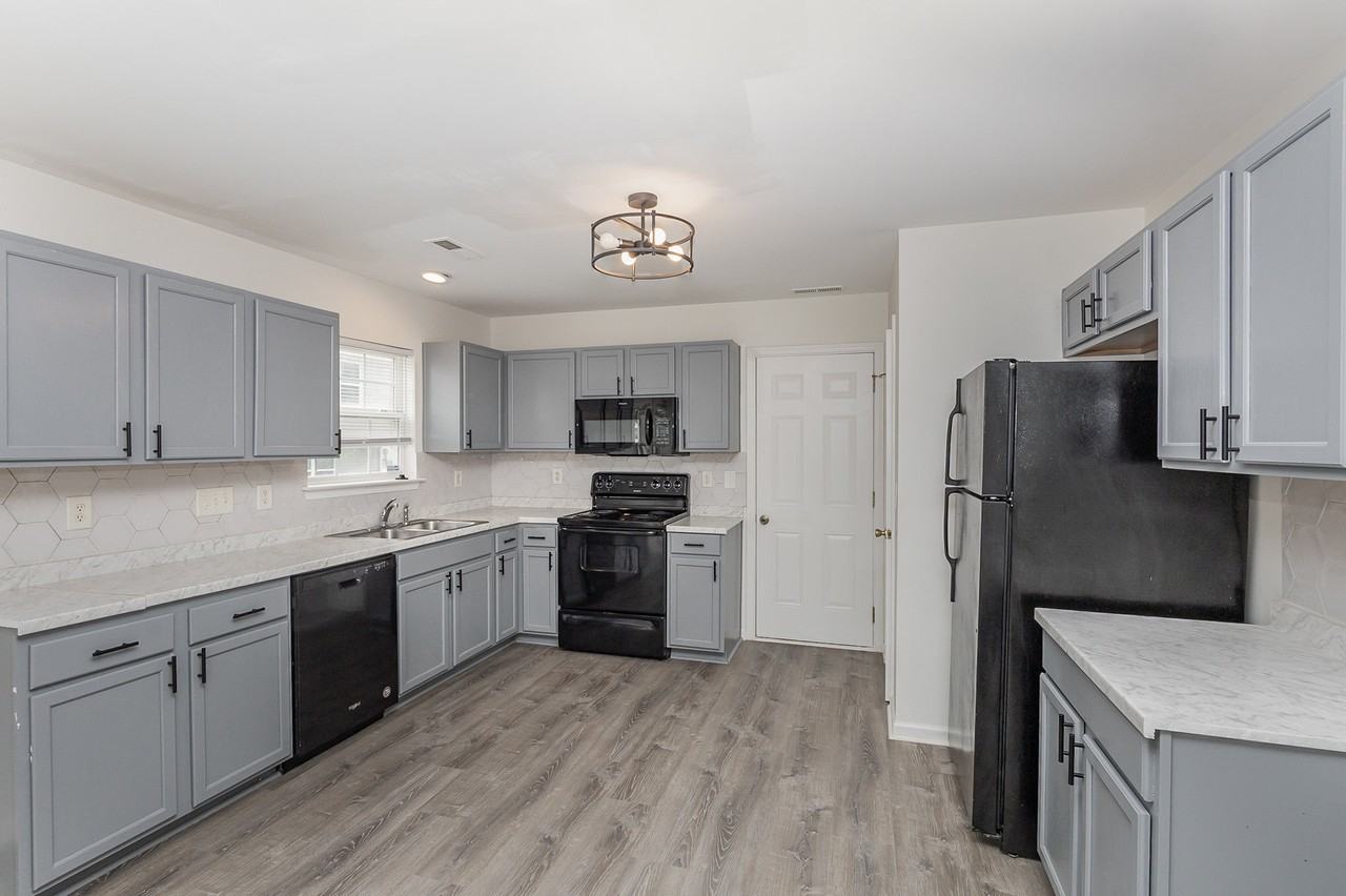 400 Erin Taylor Lane - Photo 2 of 21