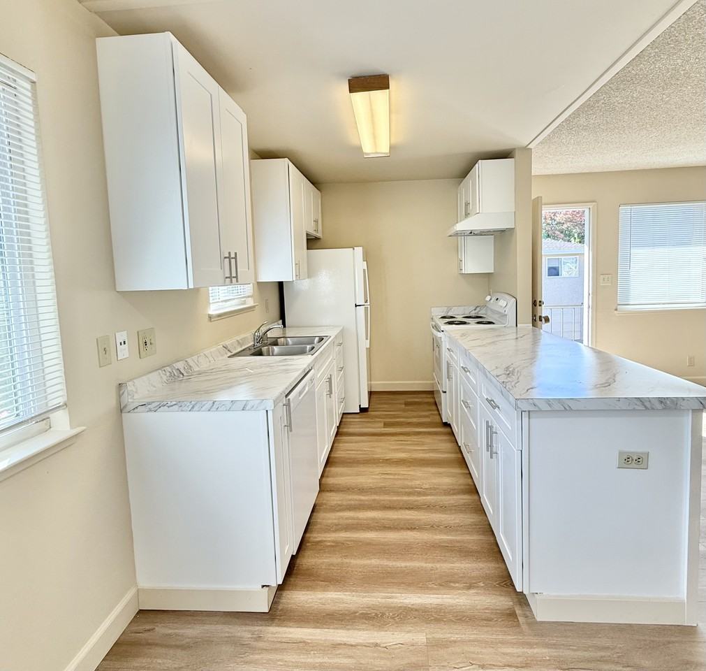 2120 Chrysler Dr #2 - Photo 4 of 11