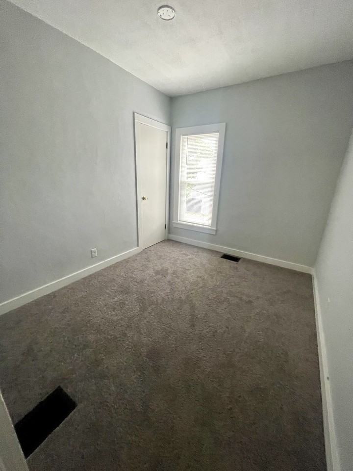 96 E Court St #2 - Photo 6 of 8