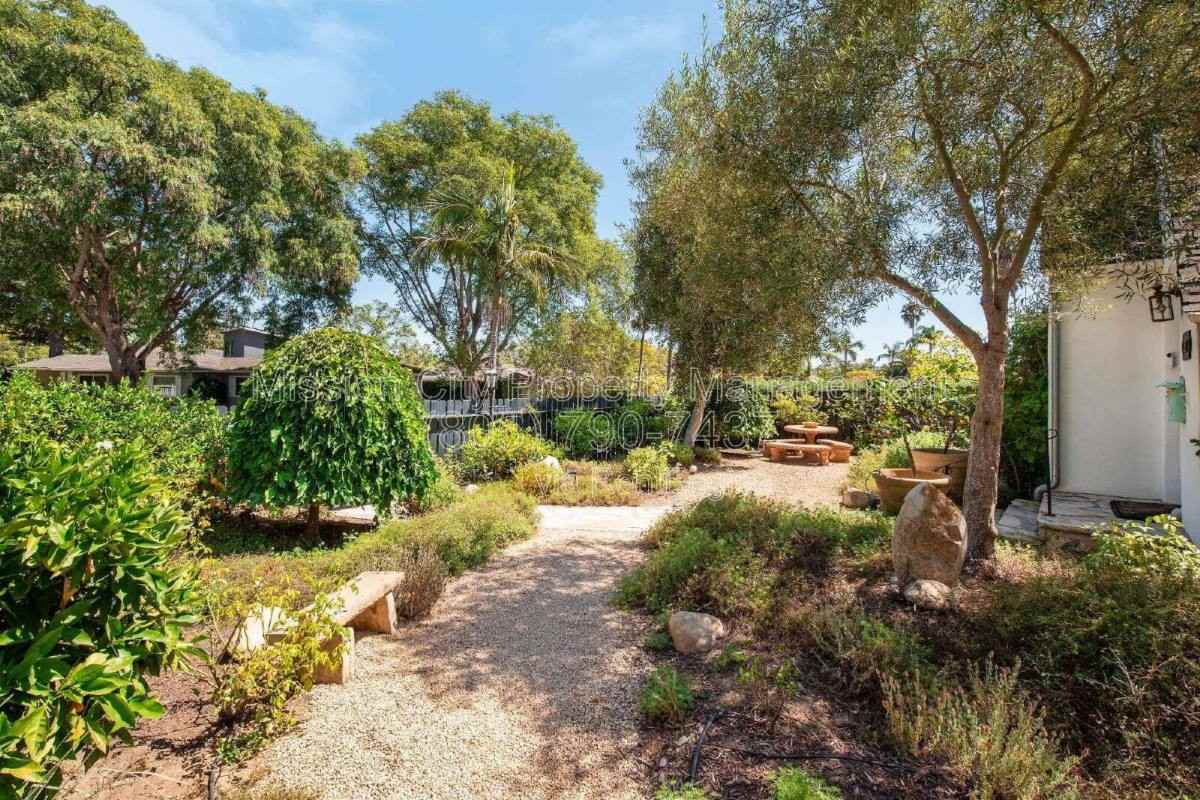 2837 Clinton Ter - Photo 2 of 10