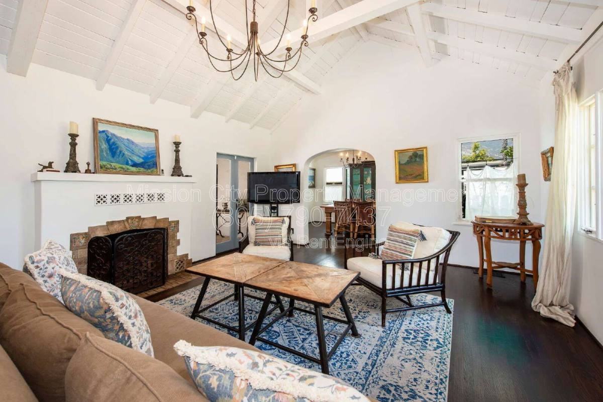 2837 Clinton Ter - Photo 3 of 10