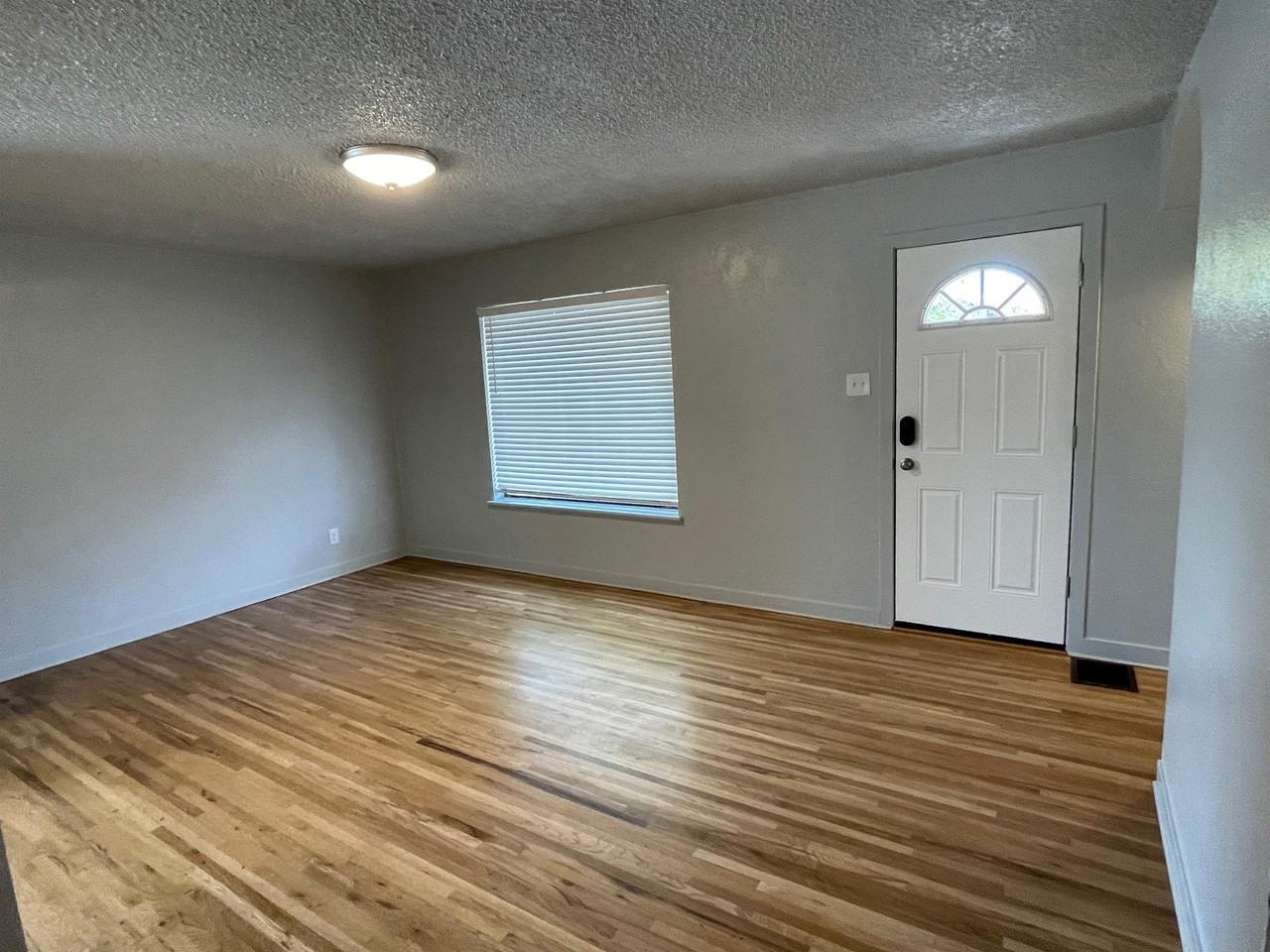 619 S 10th Ave #1 - Photo 4 of 12