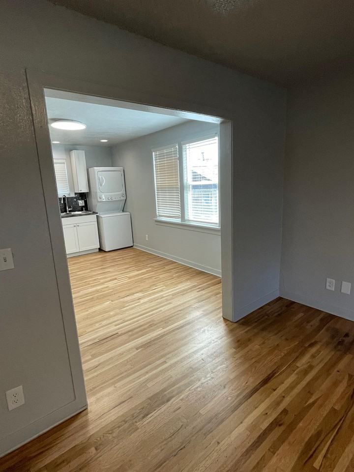 619 S 10th Ave #1 - Photo 3 of 12