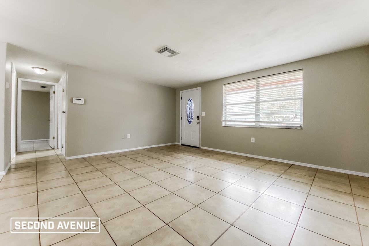 4847 Elmwood St - Photo 2 of 17