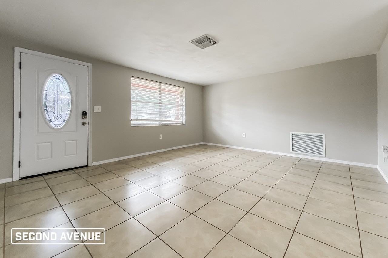 4847 Elmwood St - Photo 4 of 17
