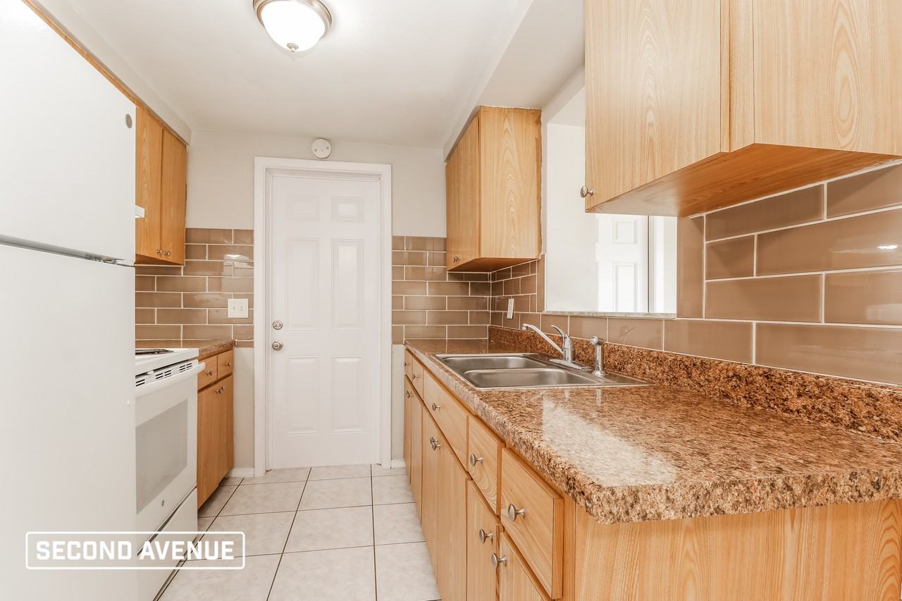 4847 Elmwood St - Photo 5 of 17