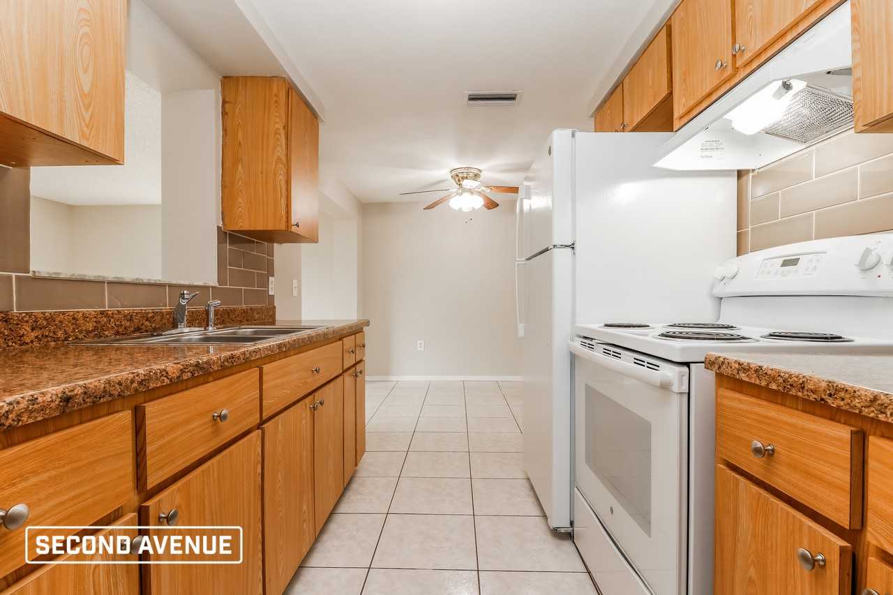 4847 Elmwood St - Photo 6 of 17