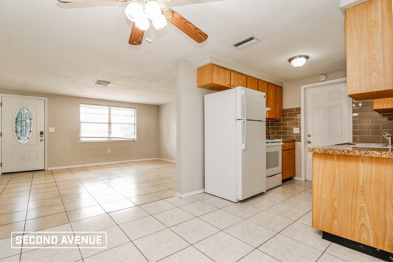 4847 Elmwood St - Photo 7 of 17