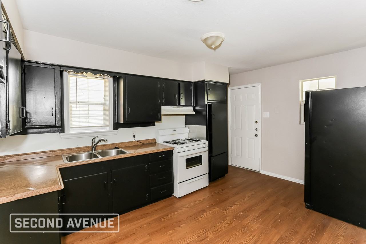 2005 Mount Pleasant Dr - Photo 4 of 26