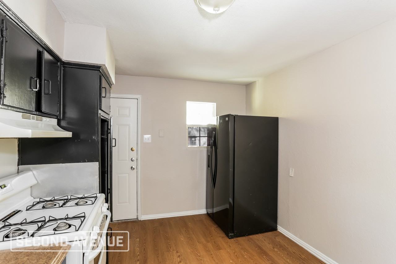 2005 Mount Pleasant Dr - Photo 7 of 26