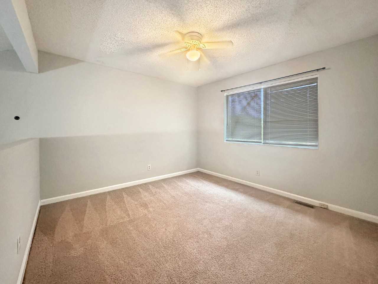 3942 Darryl Ln - Photo 7 of 9