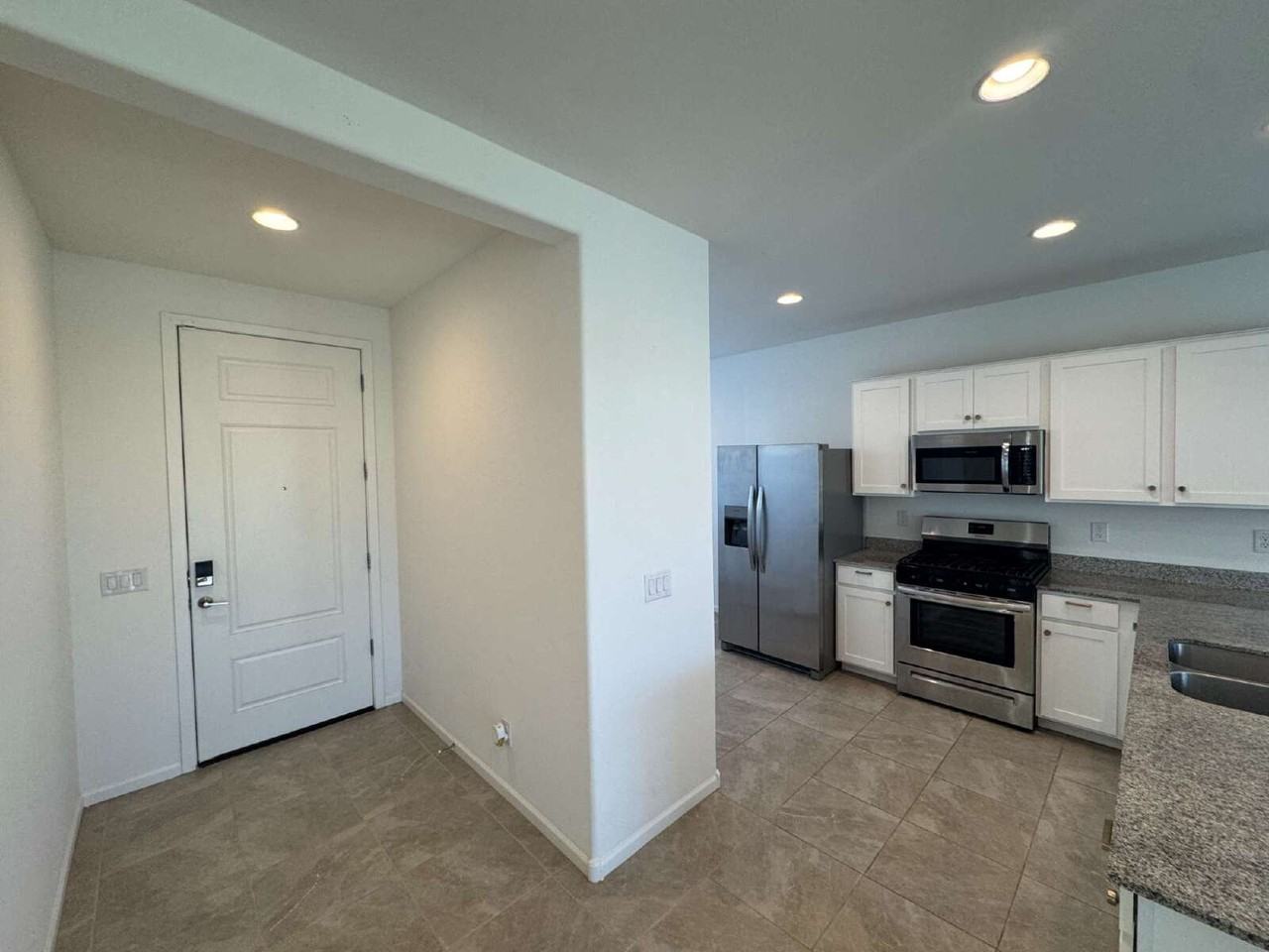 32067 N Wayne Ln - Photo 6 of 30