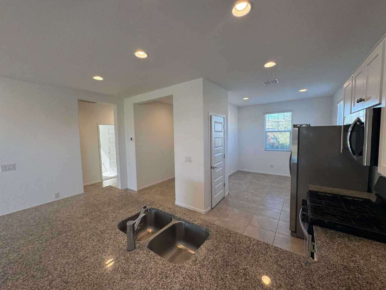 32067 N Wayne Ln - Photo 7 of 30