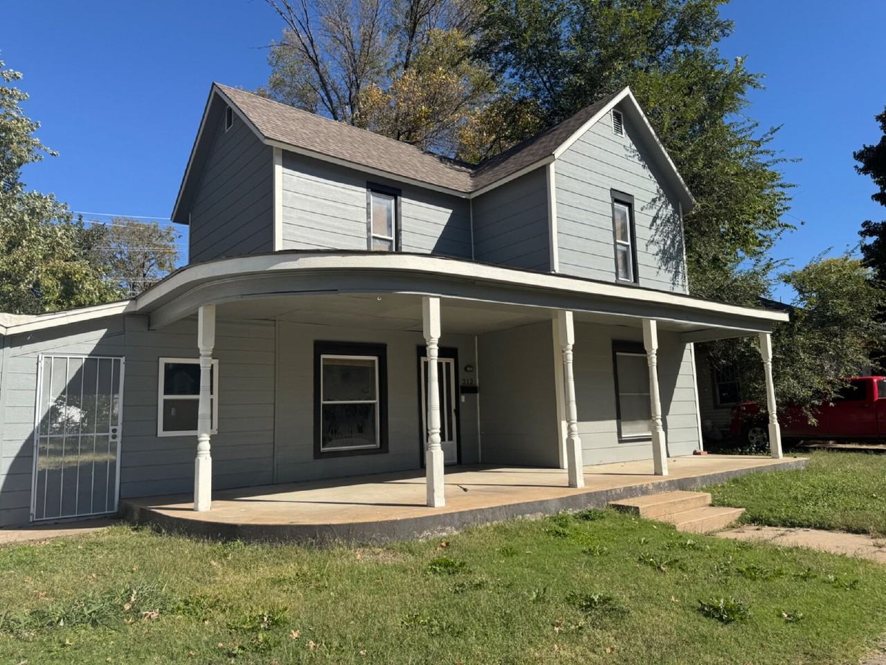 212 Main St - Photo 2 of 15