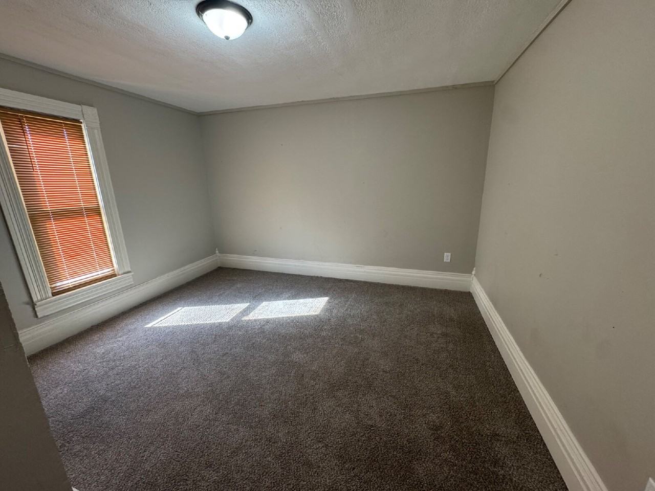 212 Main St - Photo 6 of 15