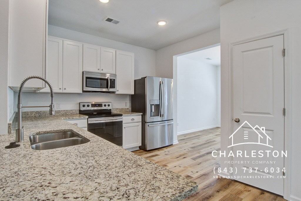 200 Woodward Rd - Photo 5 of 37