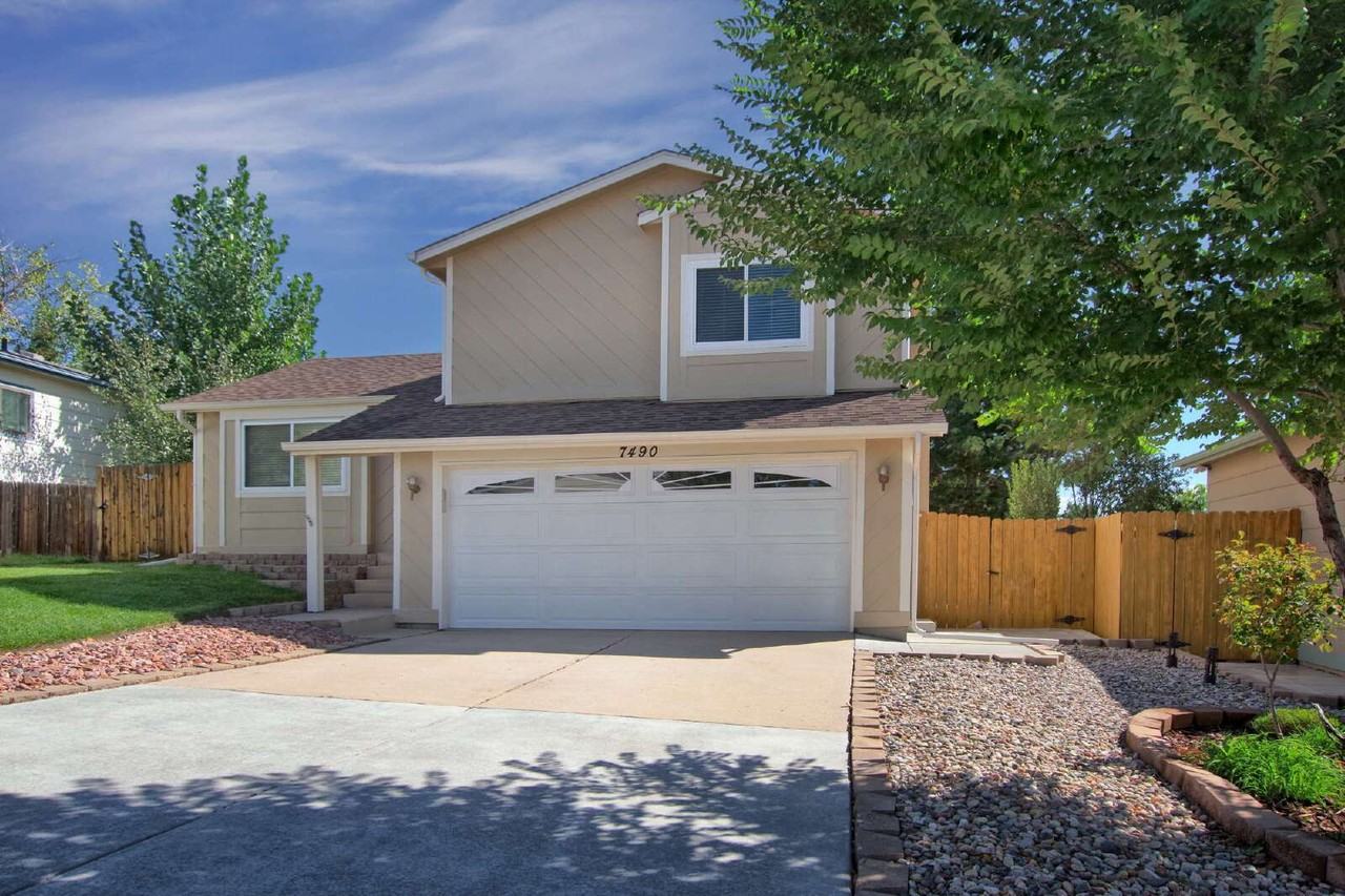 7490 Churchwood Cir - Photo 2 of 30