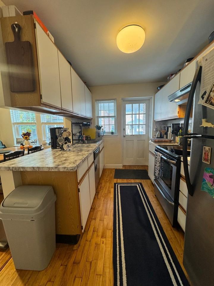 31 Hammond Pond Pkwy #2 - Photo 4 of 17