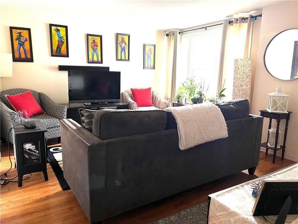 58 Vale Ave - Photo 3 of 11