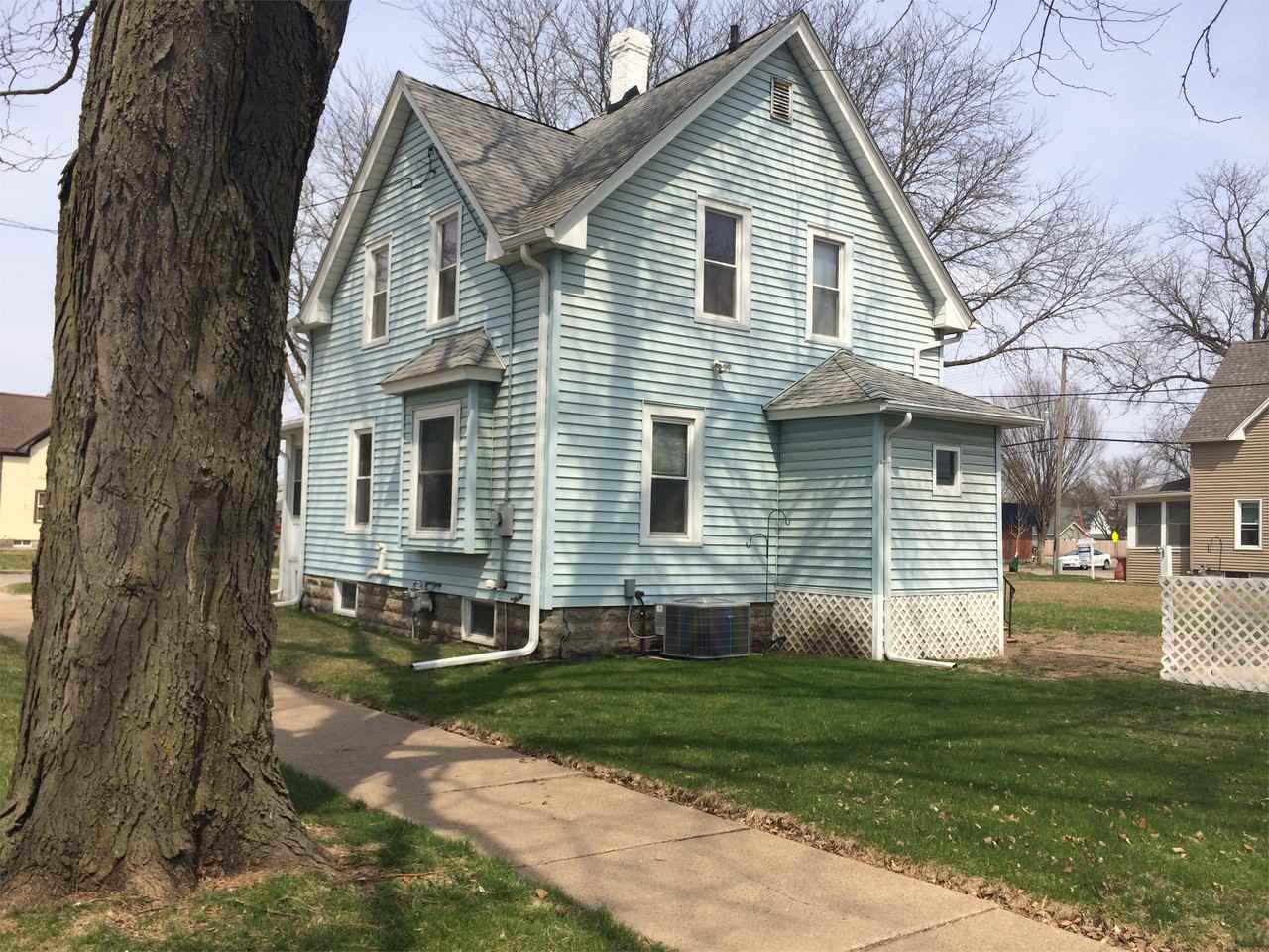 623 9th Ave SW #1 - Photo 2 of 10