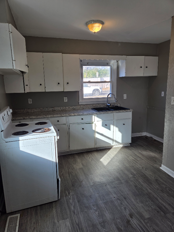 5907 Jackson Ave - Photo 2 of 9