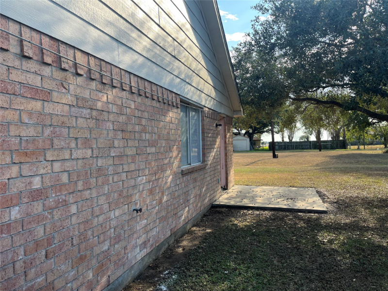 768 Heritage Ln - Photo 2 of 11