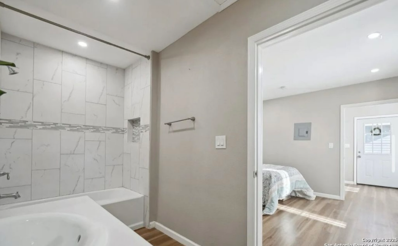 1006 Center St #2 - Photo 5 of 6