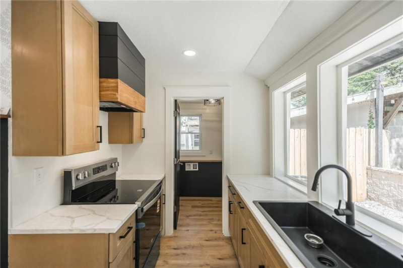 4635 Genessee St - Photo 4 of 18