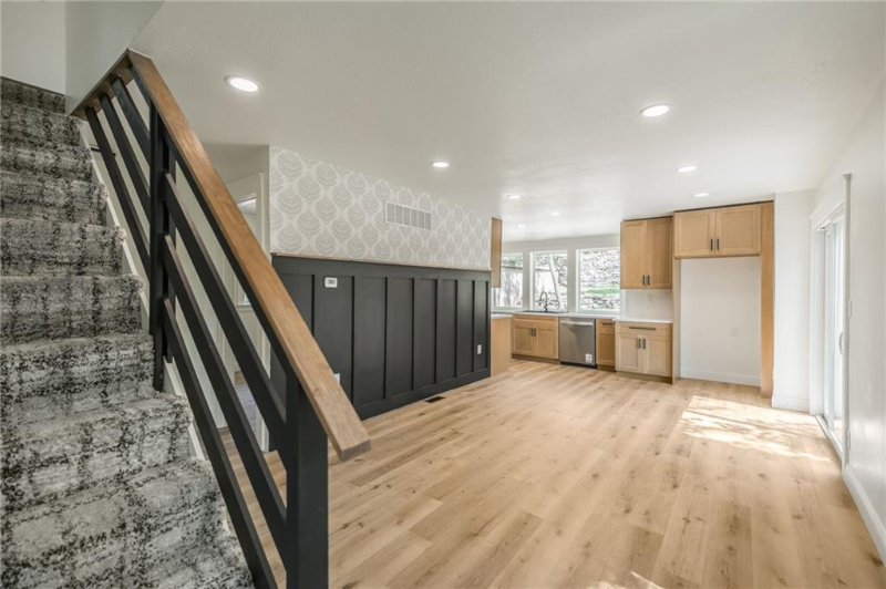 4635 Genessee St - Photo 7 of 18