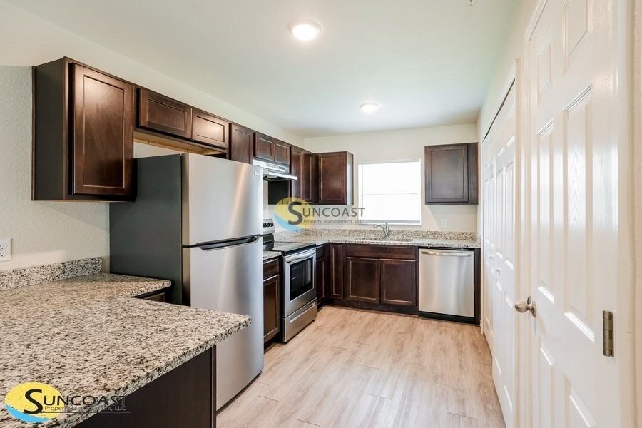 9104 North Peachtree Way - Photo 7 of 29