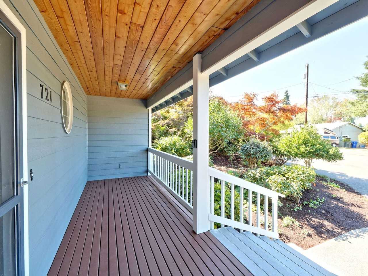 721 Crown Drive - Photo 3 of 39