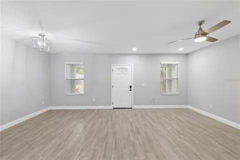 8808 N Brooks St - Photo 4 of 16