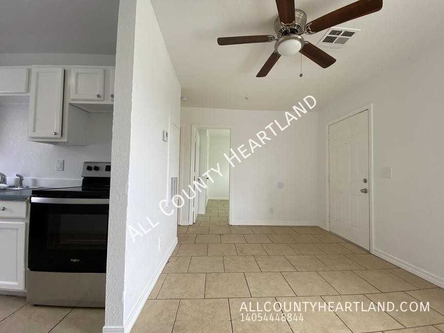 944 Southeast 14th Street #1 - Photo 4 of 11