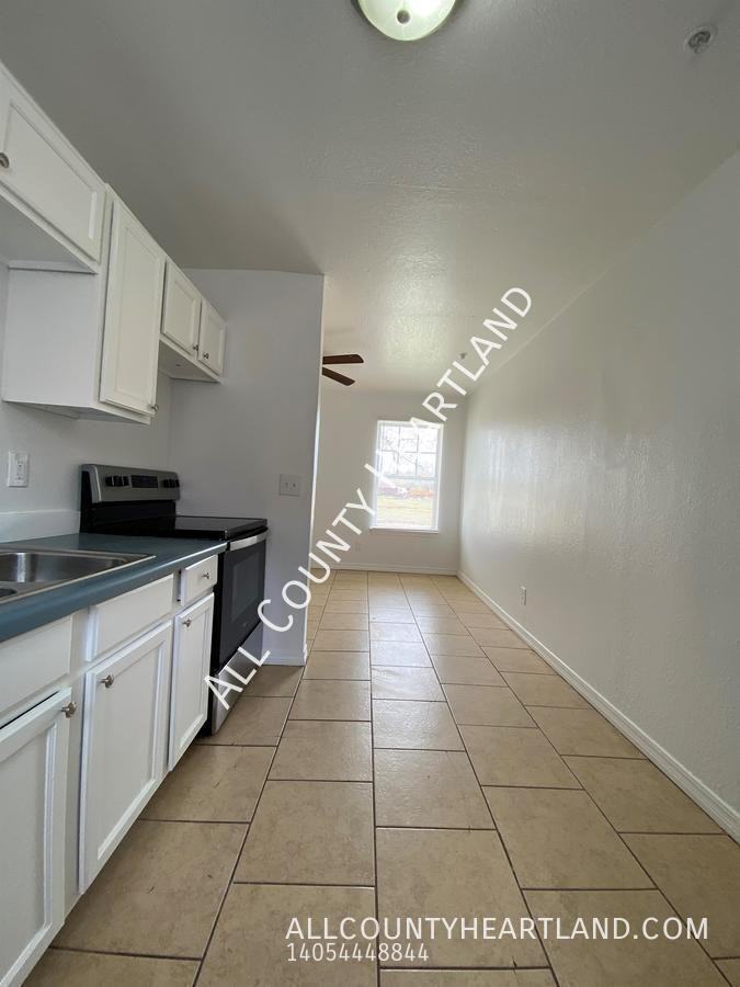 944 Southeast 14th Street #1 - Photo 6 of 11