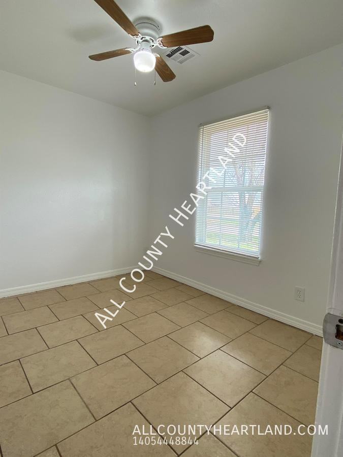 944 Southeast 14th Street #1 - Photo 7 of 11