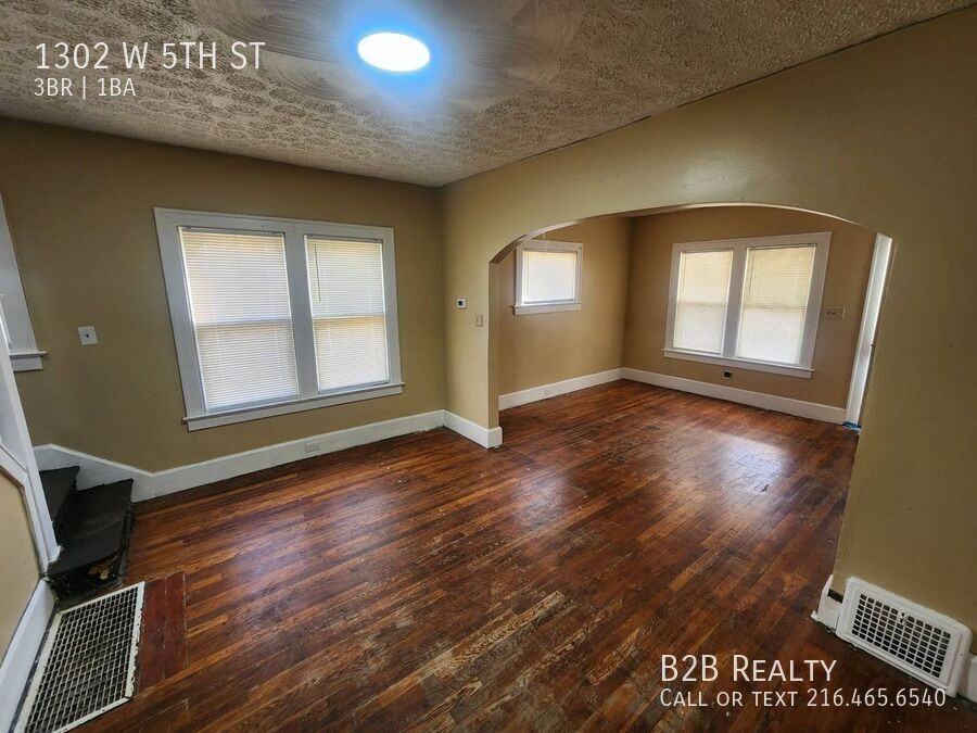 1302 W 5th St - Photo 2 of 32